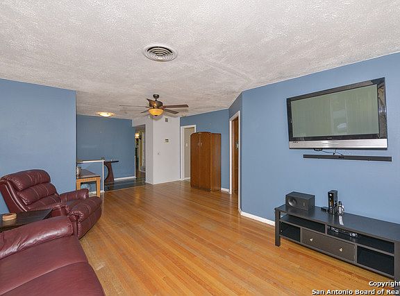 5th image of 315 One Oak Dr