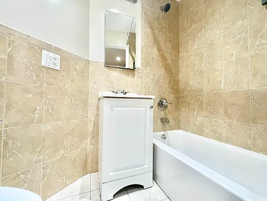 Rented by HOLTON REAL ESTATE INC. | media 11