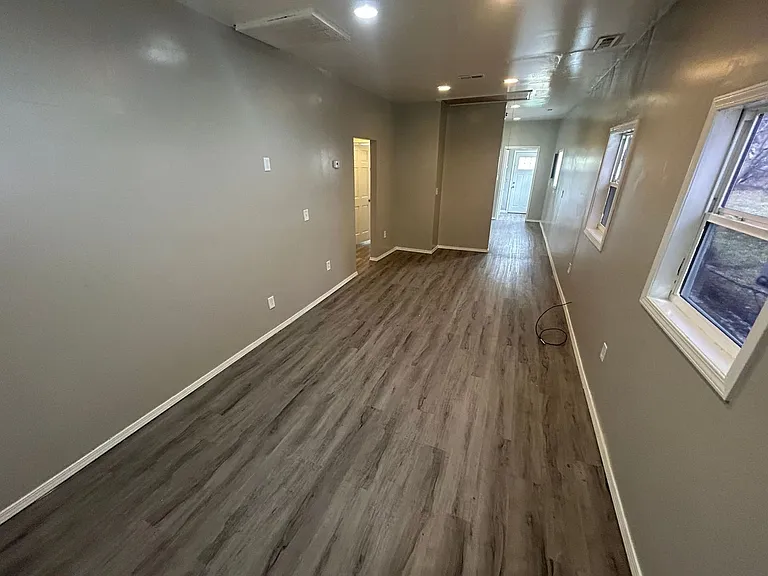2347 Rosedale Ave — Photo 7