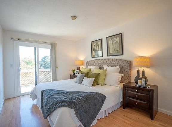3rd image of 951 La Mesa Ter Unit E
