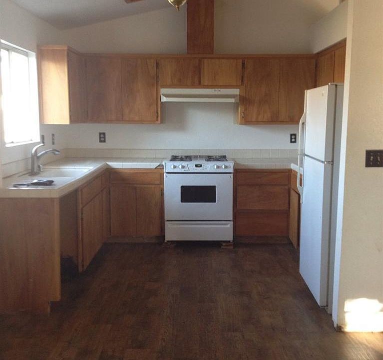 2nd image of 1450 N Ohio St