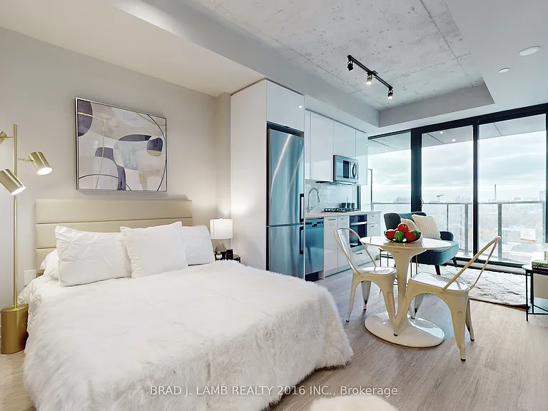195 McCaul St #1014 — Photo 2