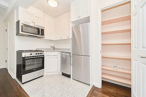 Rented by Living New York | media 8