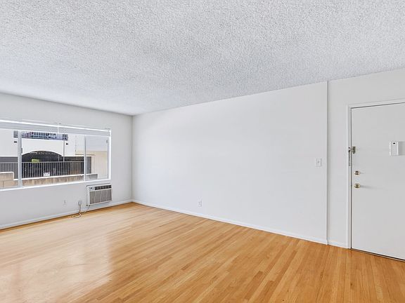 5th image of 2356 Montrose Ave APT 3