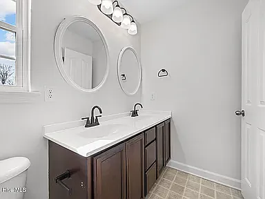 702 Buster Ct — Photo 12