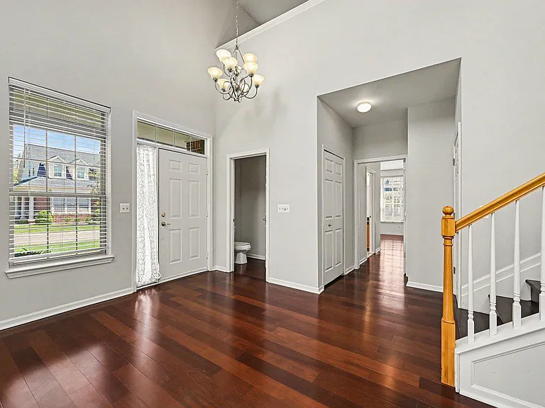 4304 Gateway Cir — Photo 2