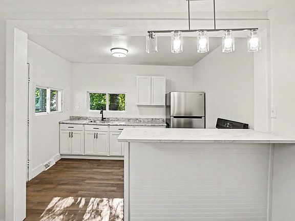 4th image of 2484 Lincoln St