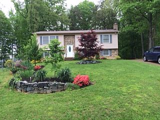 1st image of 121 Oakwood Dr