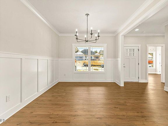 4th image of 463 Middays Rst