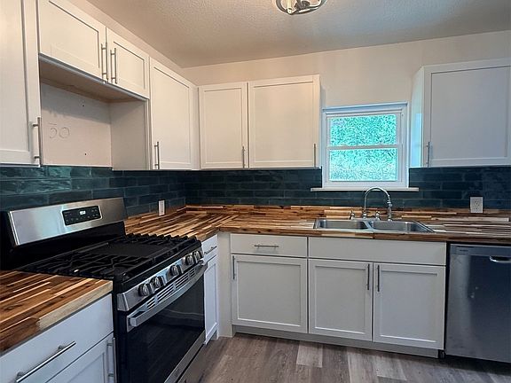 2nd image of 5820 N Elgin Ave