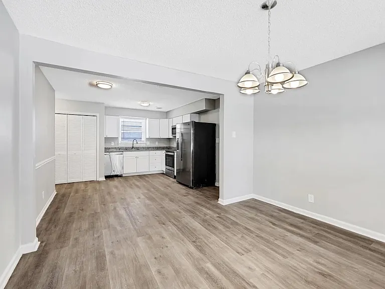 108 Lake Terrace Cir — Photo 2