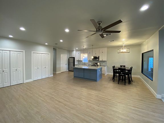 4th image of 4704 Pershing Ave