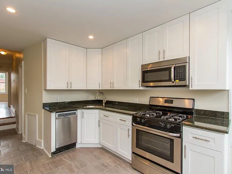 2207 Catharine St #2 — Photo 6