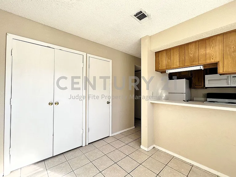 929 W Hickory St #A-15 — Photo 15