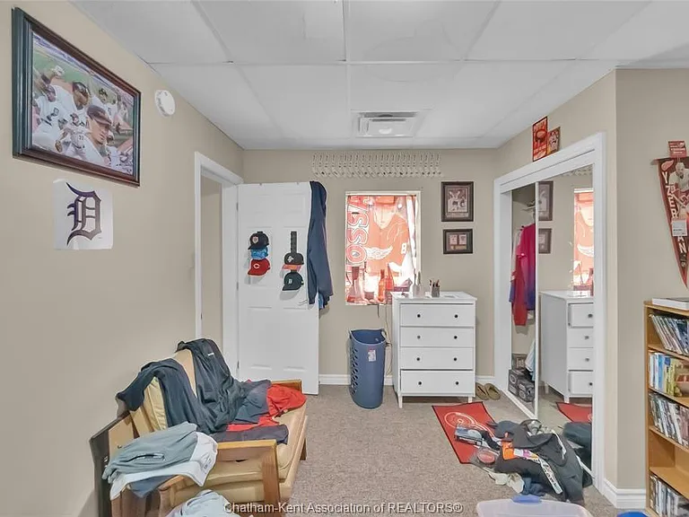 255B William St S — Photo 18