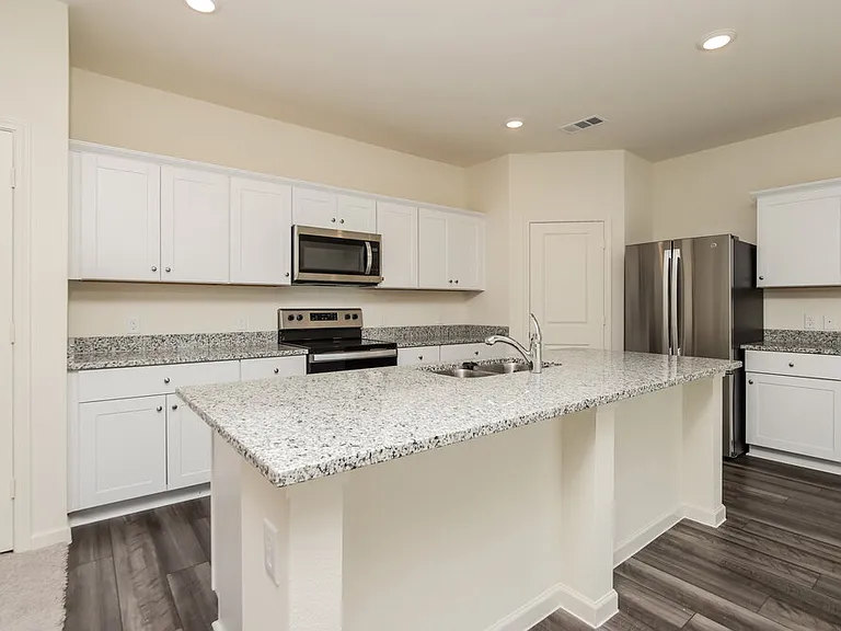 1801 Sandlin Dr — Photo 8