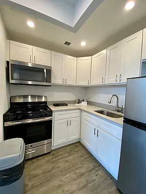 Rented by Avenues Real Estate | media 31