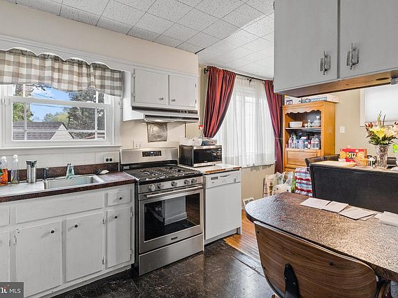 3rd image of 2866 Joyce Rd