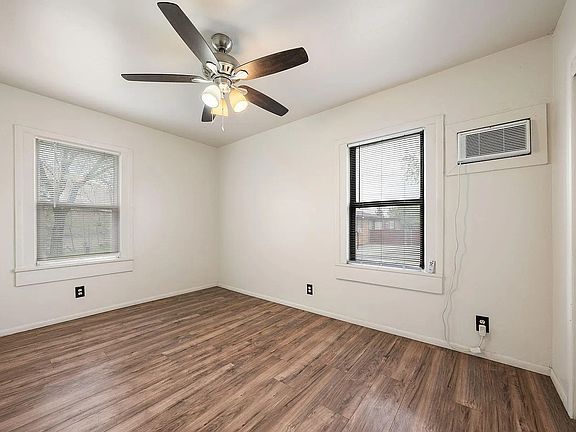 3rd image of 415 Field St APT B
