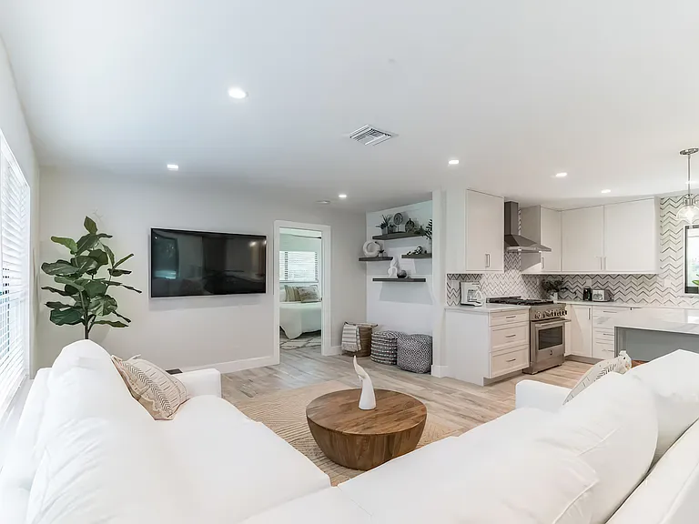 19218 W Indies Cir — Photo 12