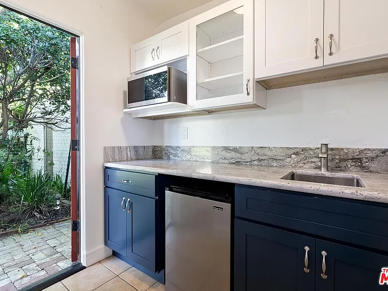 1304 San Vicente Blvd — Photo 28