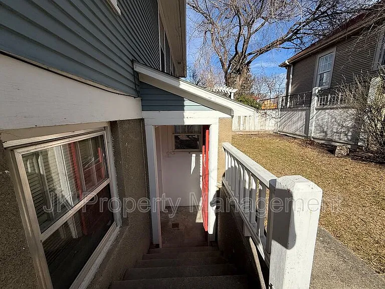 2217 1st Ave S #LOWER — Photo 3