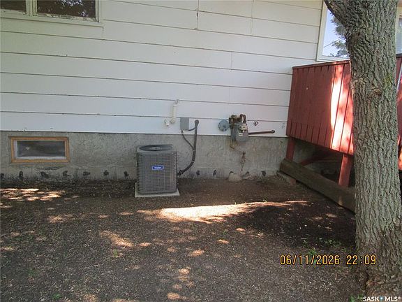4th image of 504 4th AVENUE W