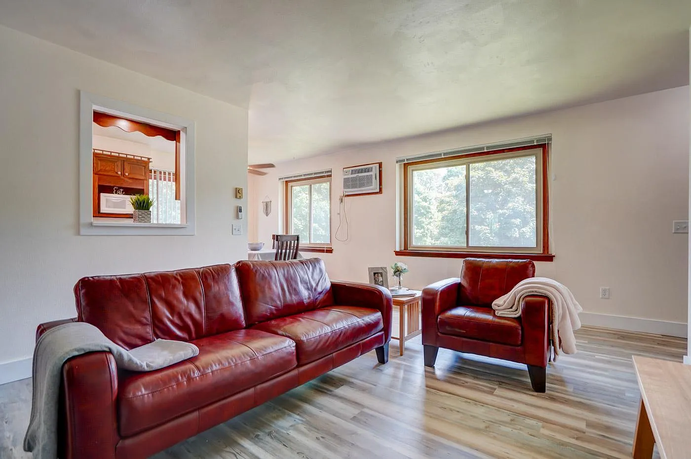 2 bed, 1000 sqft, $1,650 — Photo 2