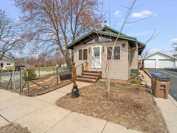223 5th St NW, Oelwein, IA 50662