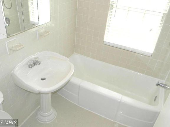 4th image of 2701 Arlington Blvd APT 101