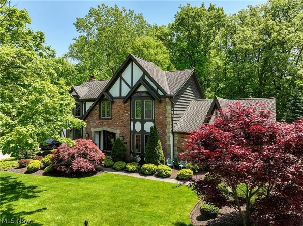 9451 Sherwood Trl, Brecksville, OH 44141