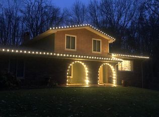 5355 Mountain Rd, Brighton, MI 48116