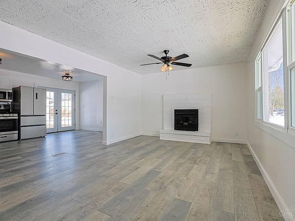 4th image of 305 Whitewater Dr