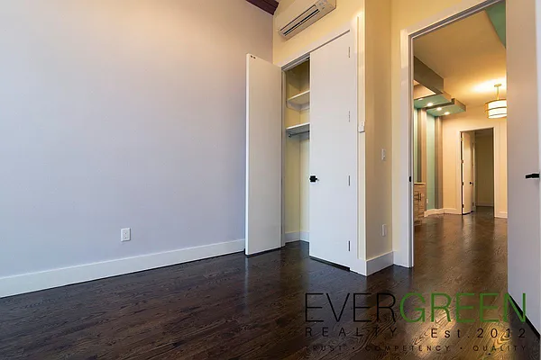 Rented by Evergreen Apartments BK | media 8
