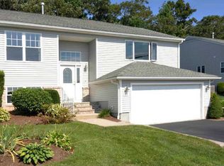 57 Hunters Run, North Providence, RI 02904