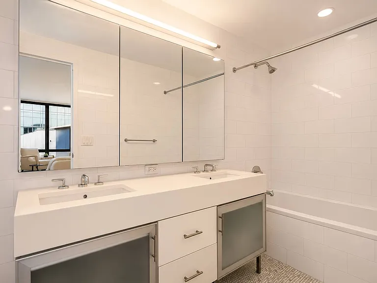 1113 York Ave #17B — Photo 8
