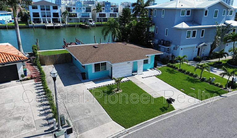 185 175th Terrace Dr E — Photo 2