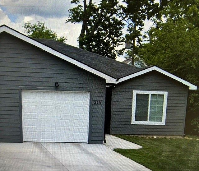 1st image of 319 S 10th St