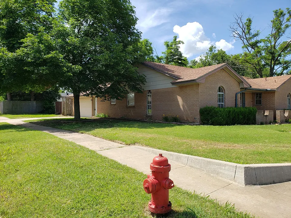 1932 Elmhurst Dr