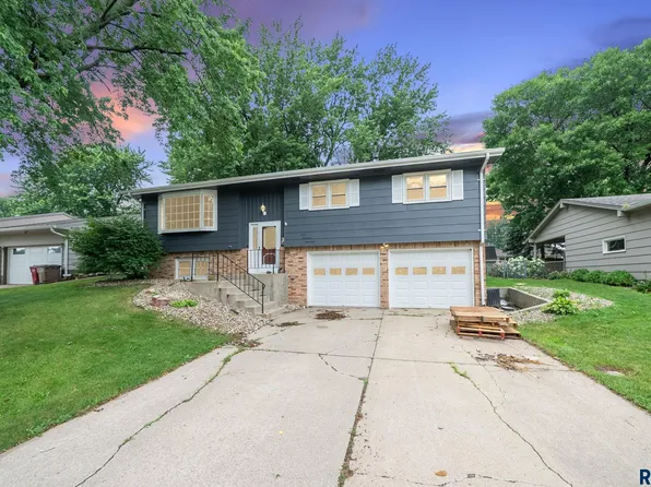 917 S Grandview Ave, Sioux Falls, SD 57103