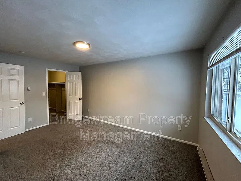 2 bed, 1.0 bath, 800 sqft, $825 — Photo 3