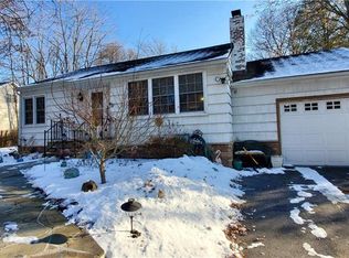 26 Field Ct, Poughkeepsie, NY 12601