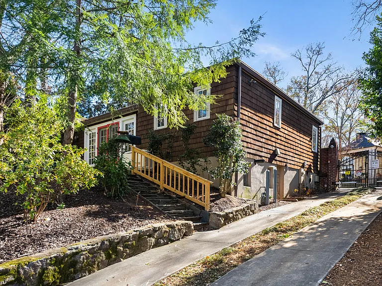63 Beverly Rd NE #GUEST HOUSE — Photo 42