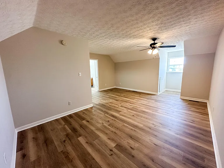 282 Rosie St — Photo 9