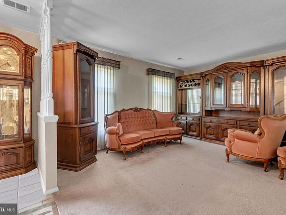 4th image of 10815 Garnet Dr
