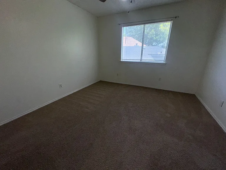 1012 Garden Trl — Photo 23