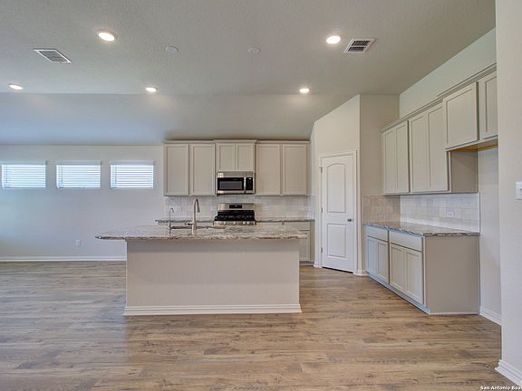 4th image of 13523 Valjean Avenue