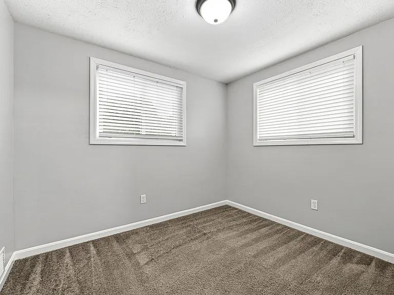 56 Pointview Rd — Photo 25