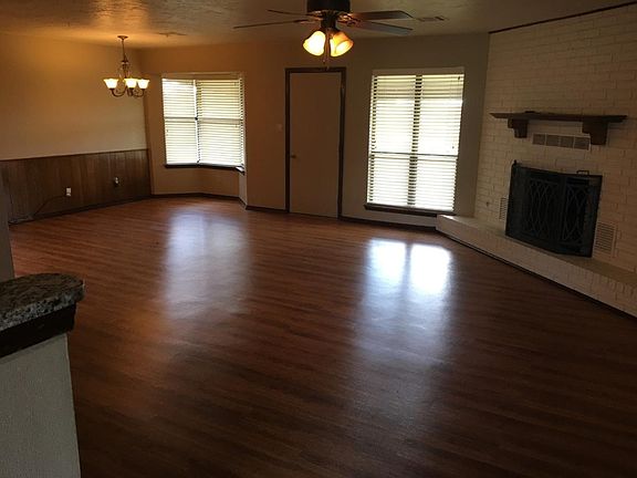2nd image of 1327 Lakehurst Dr
