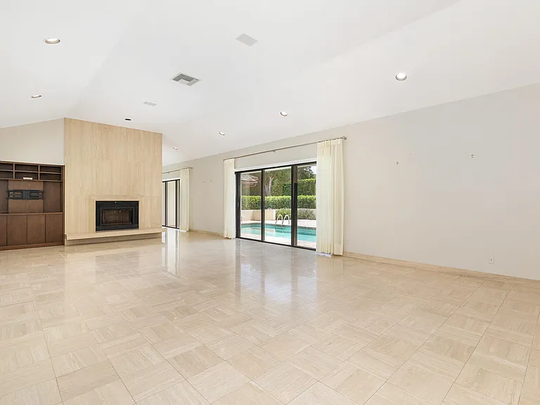 575 N Lake Way — Photo 7